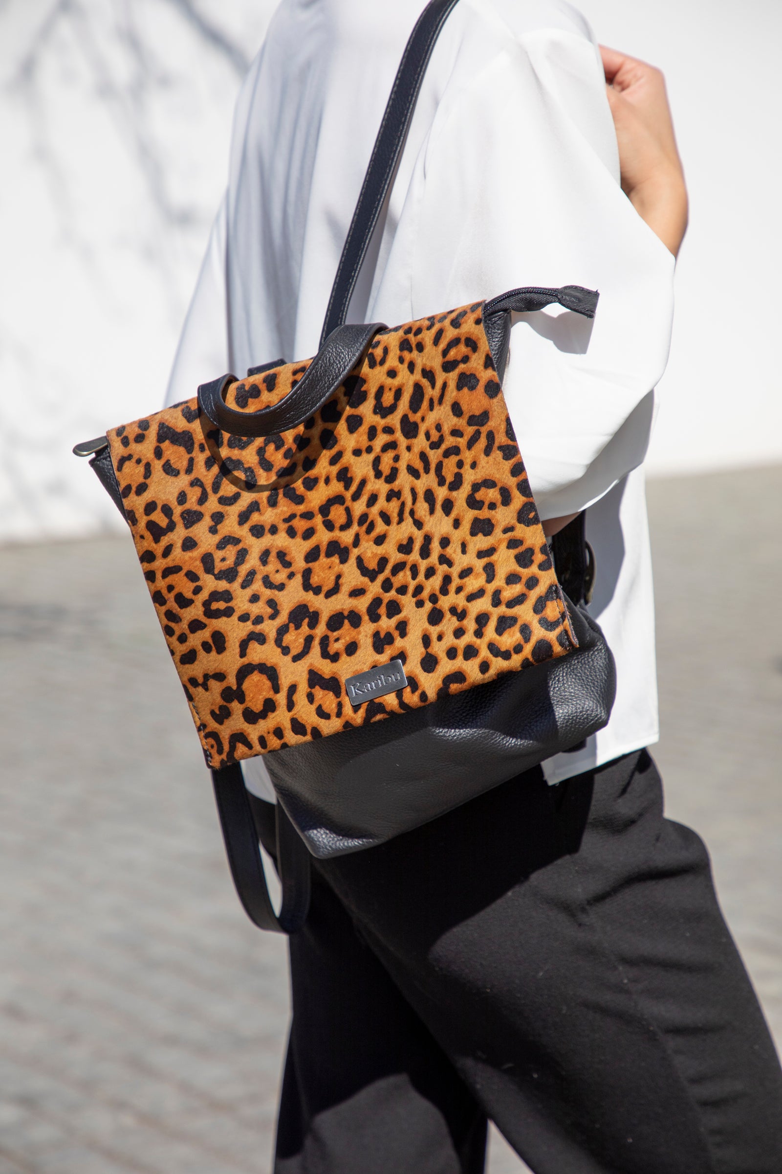 Mochila Valentina Negra con Animal Print Pelo