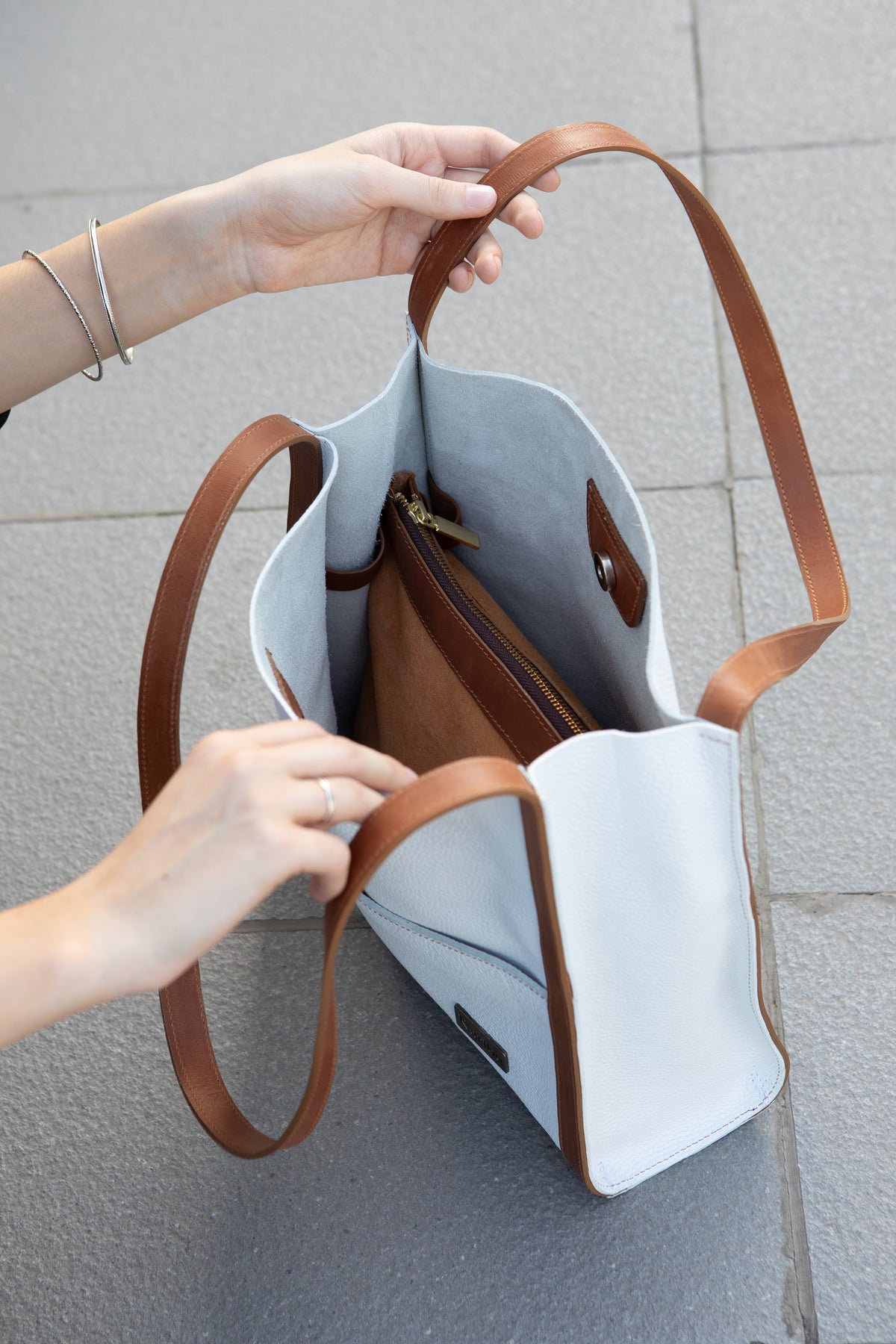 Cartera Dominga Blanca con cafe