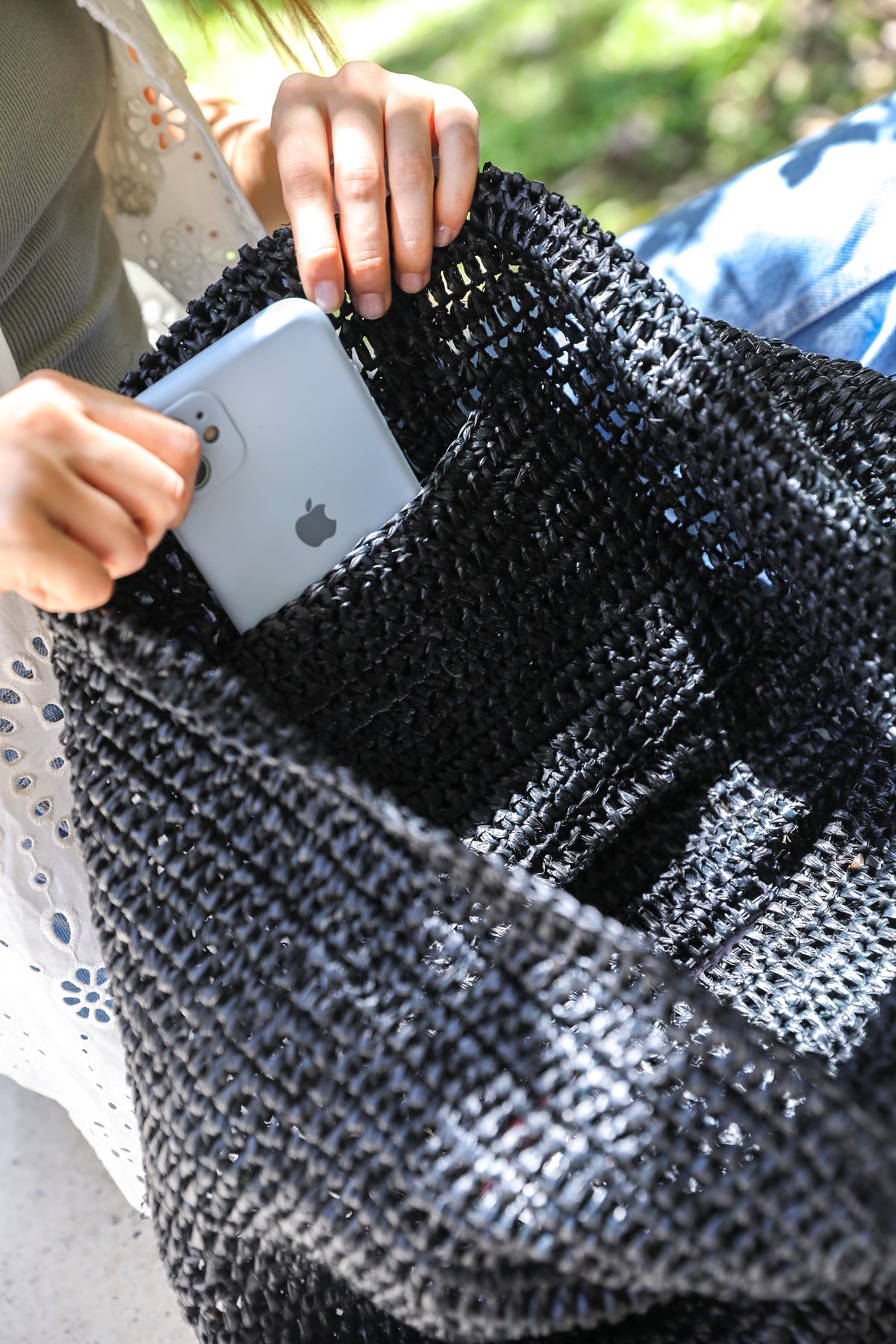 Cartera de Raffia negra