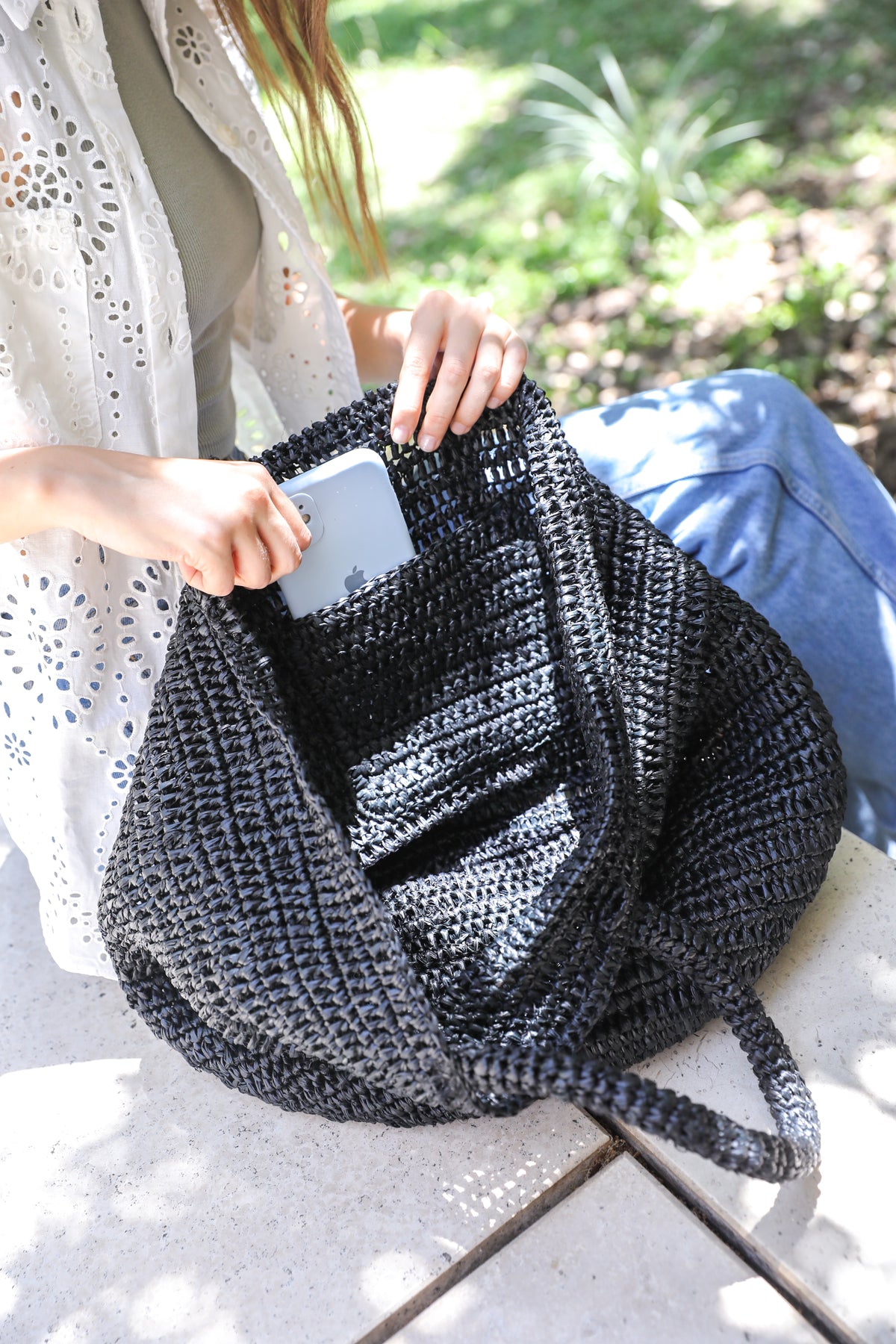 Cartera de Raffia negra