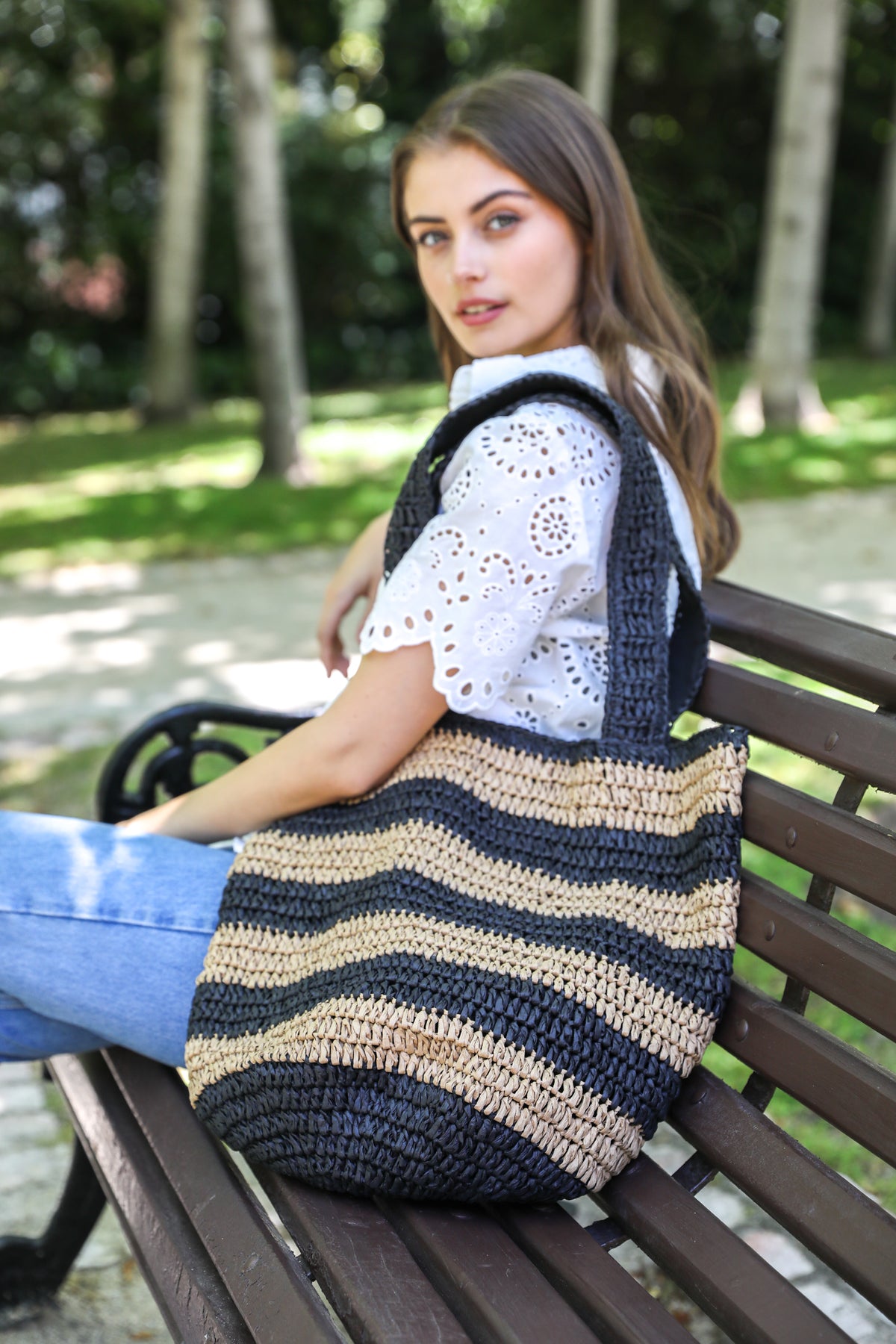 Cartera Raffia cafe con negro