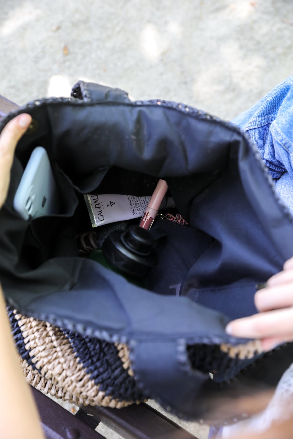 Cartera Raffia cafe con negro