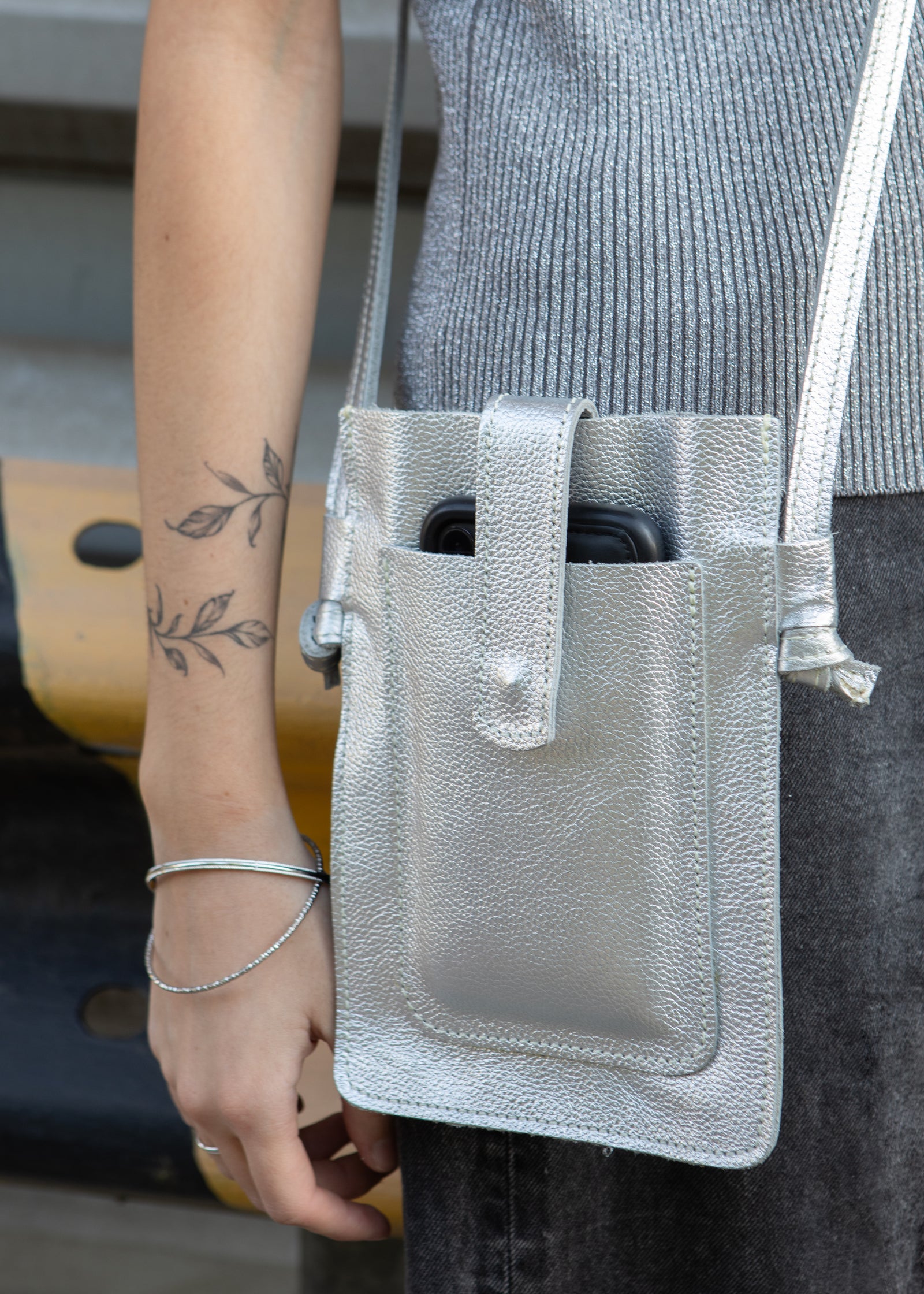 Cartera Monse plateada