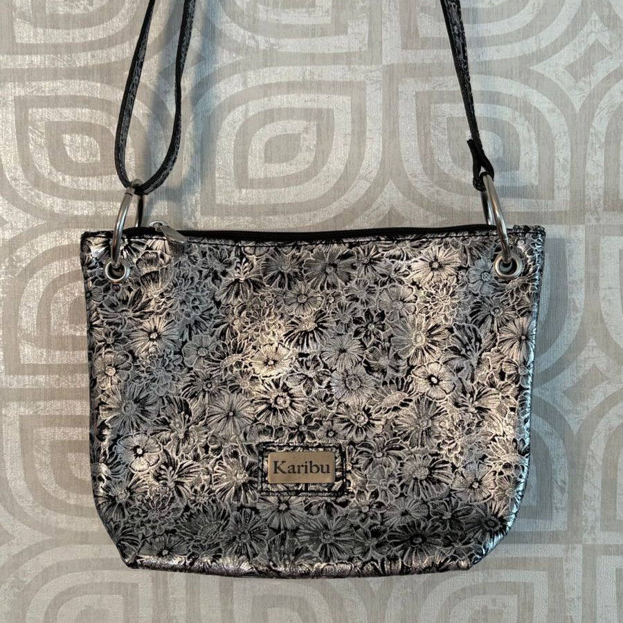 Cartera Josefa Plateada Floreada de cuero Karibu
