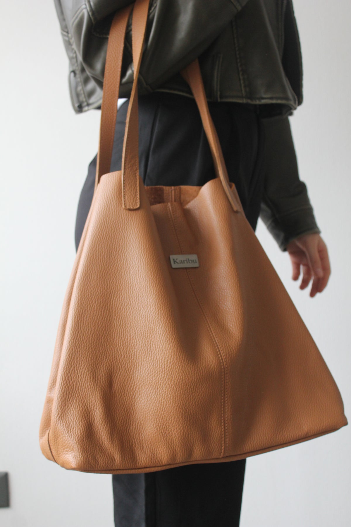Cartera Paula Café Claro de cuero Karibu
