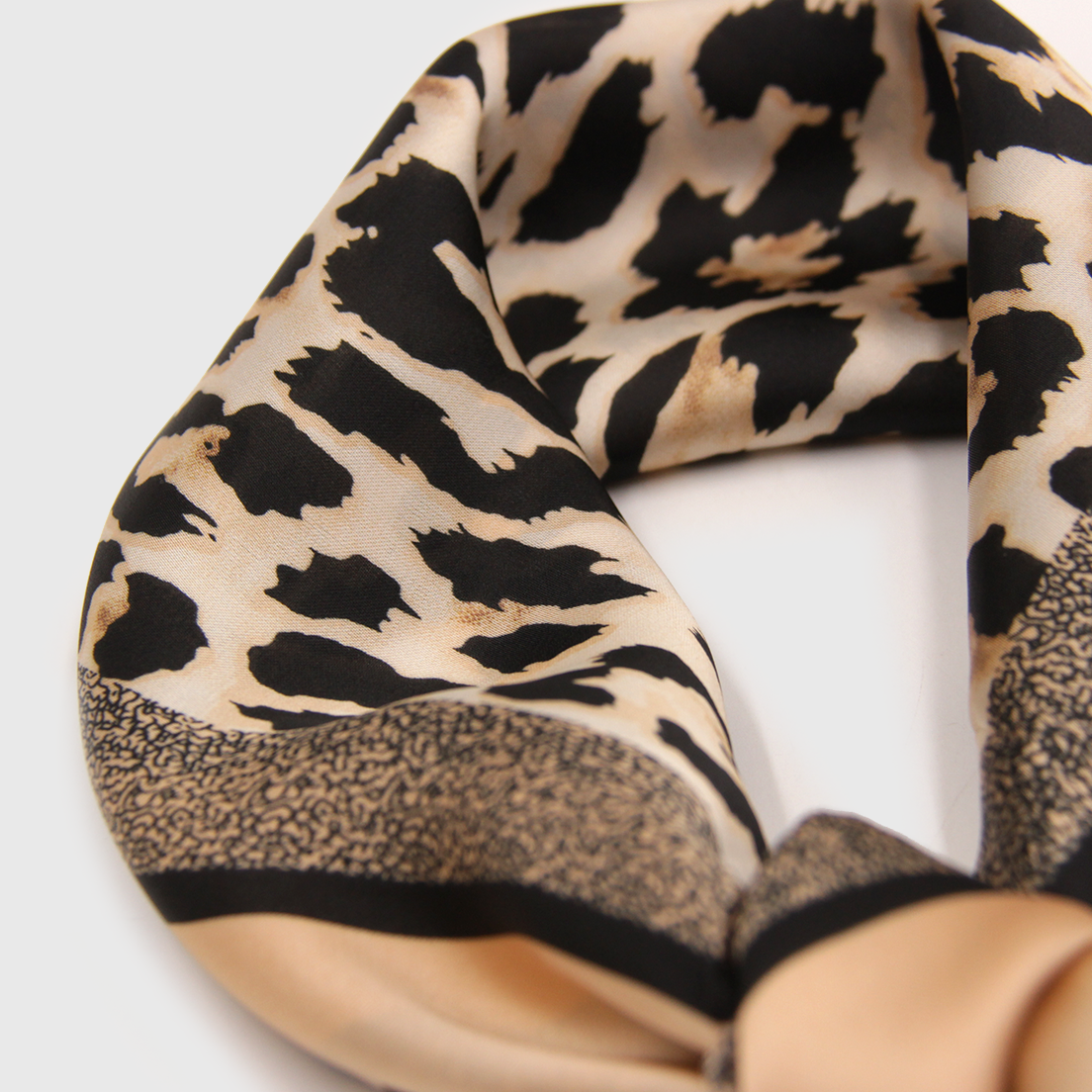 Pañuelo Animal Print con lineas - crema
