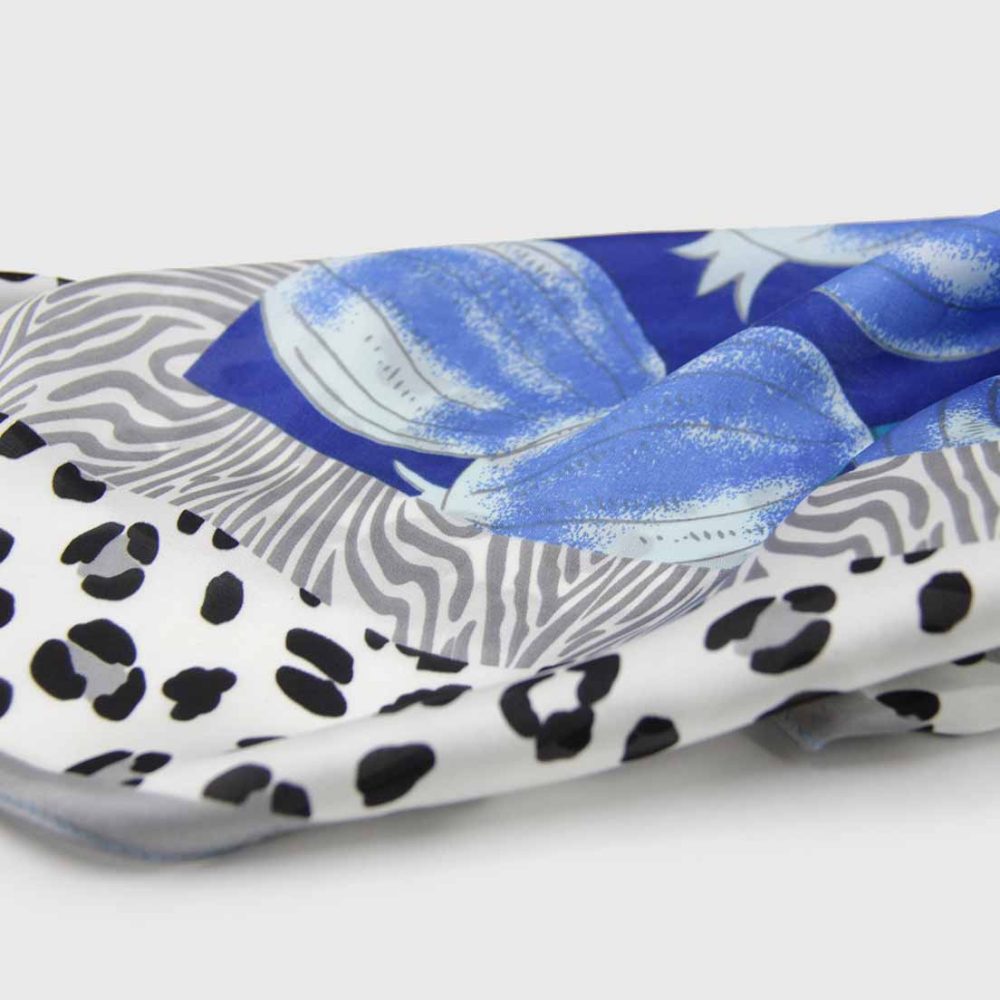 Pañuelo print azul y gris