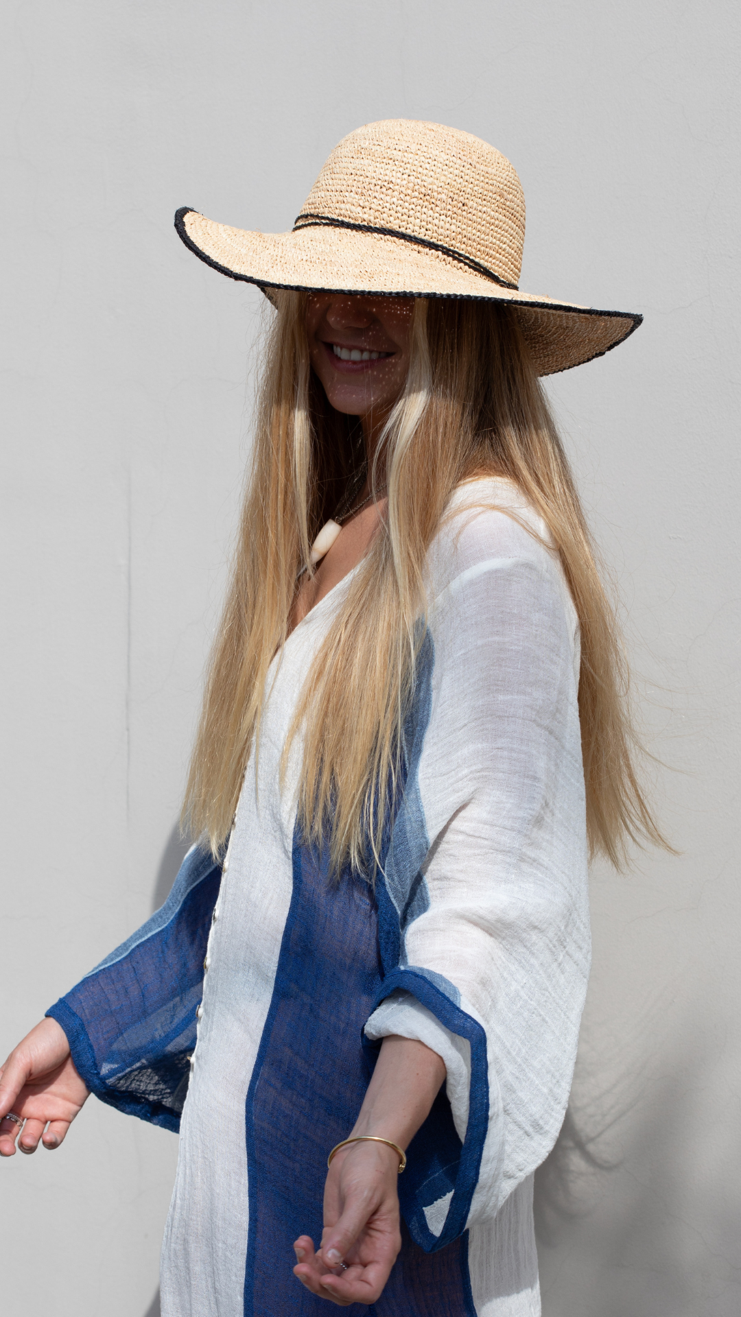 Sombrero raffia beige con borde negro
