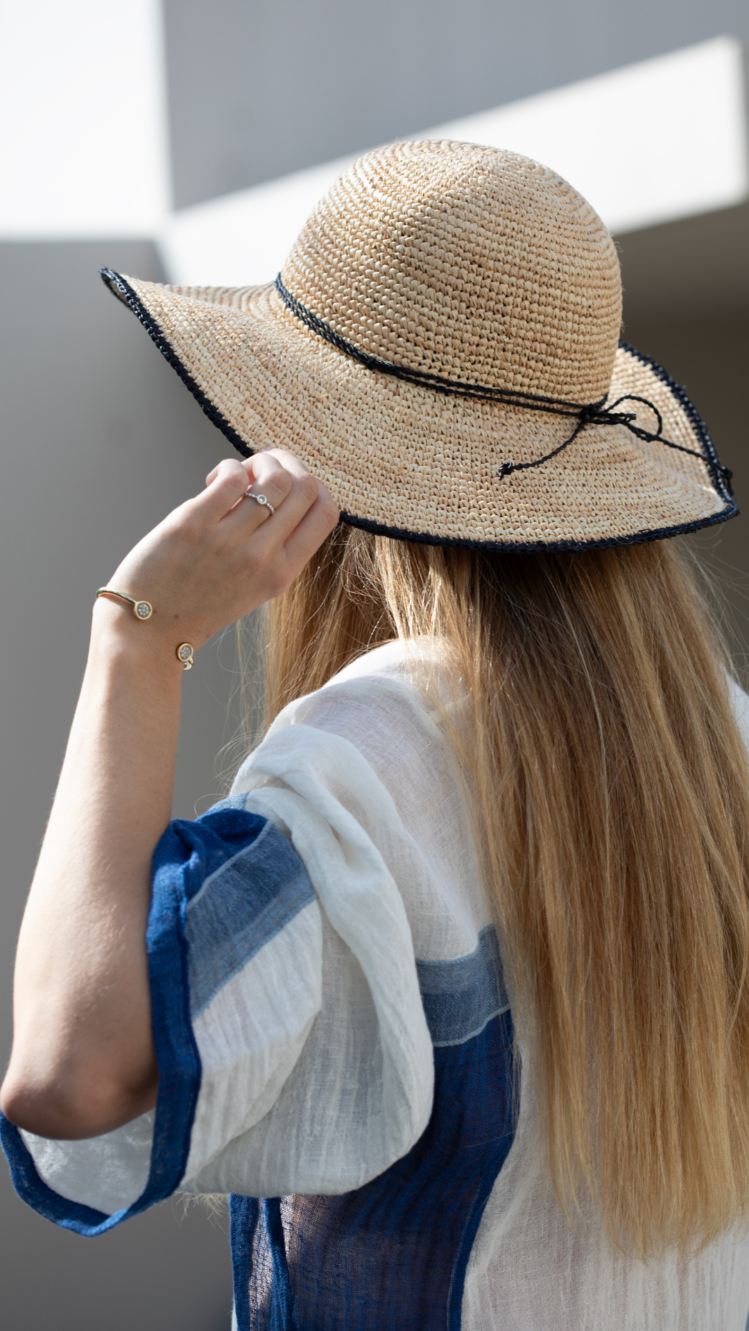 Sombrero raffia beige con borde negro