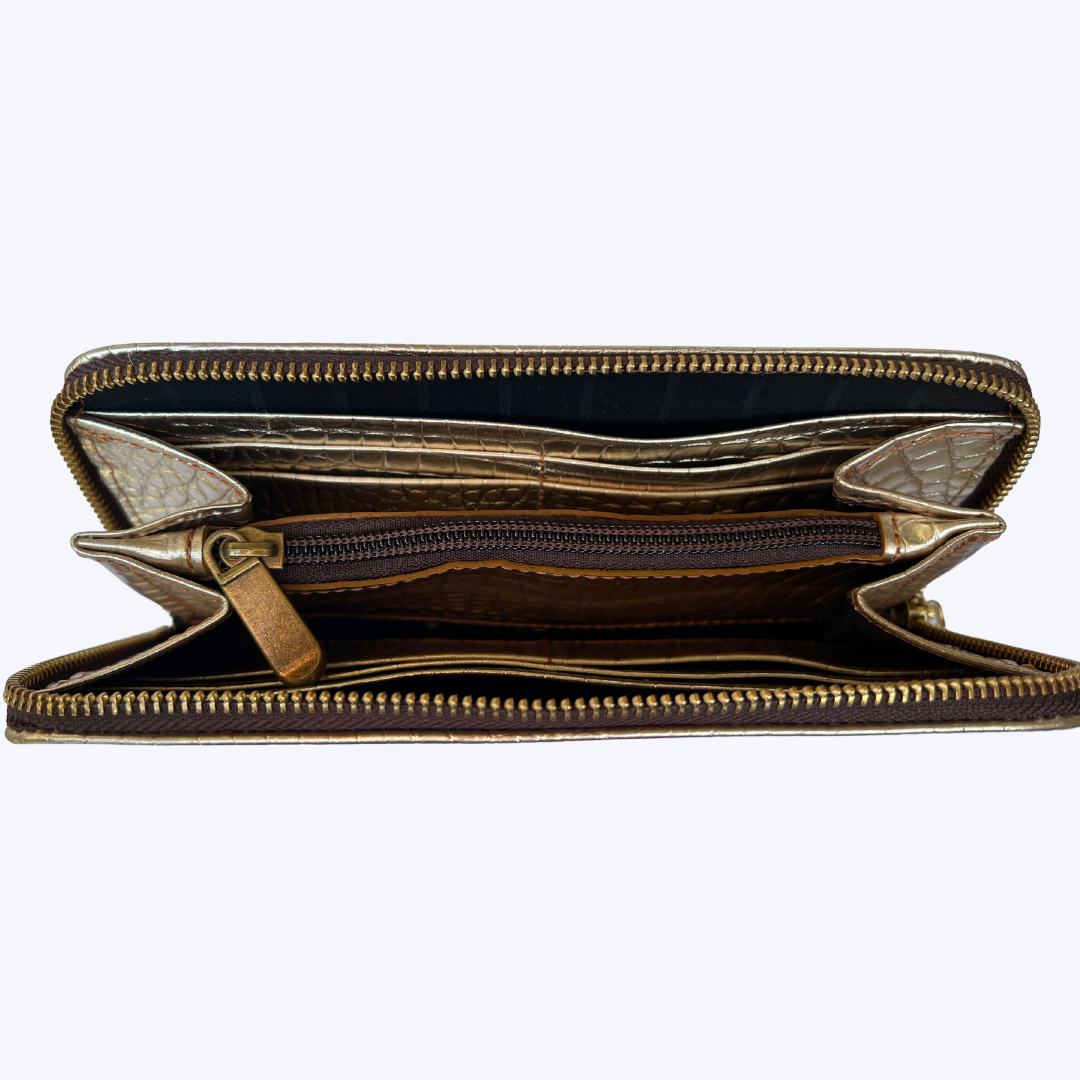 Billetera  de cuero dorado