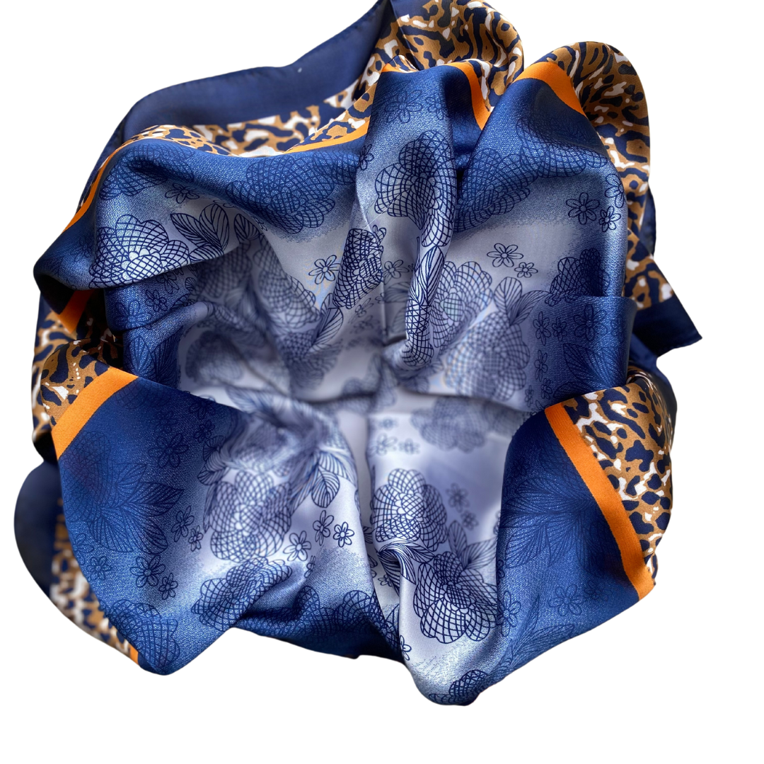 Pañuelo print fondo floral naranjo y azul
