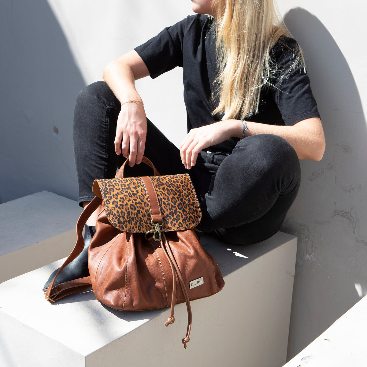 Mochila Eloisa Café con Animal Print