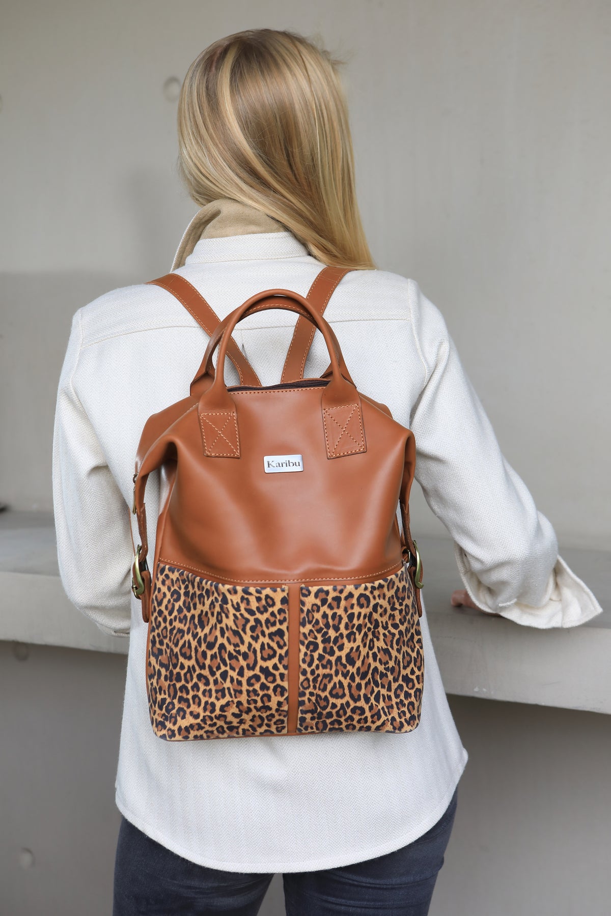 Mochila Julieta Café con Animal Print