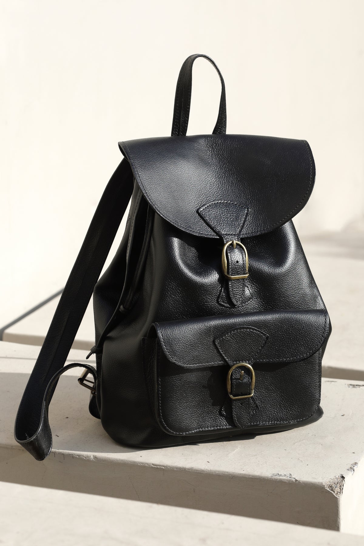 Mochila Clásica Negra de cuero Karibu