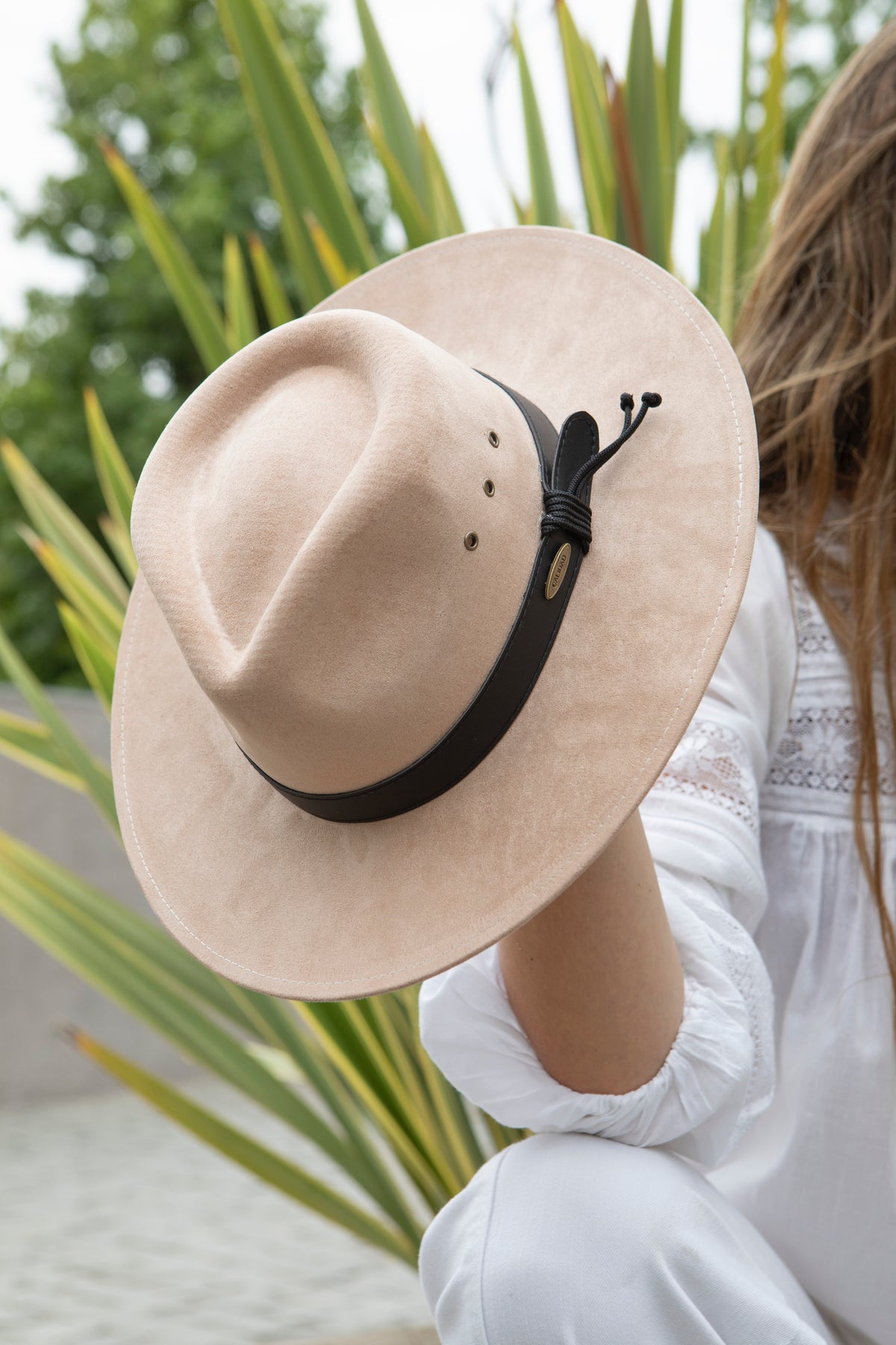 Sombrero de cuero color Crema Karibu