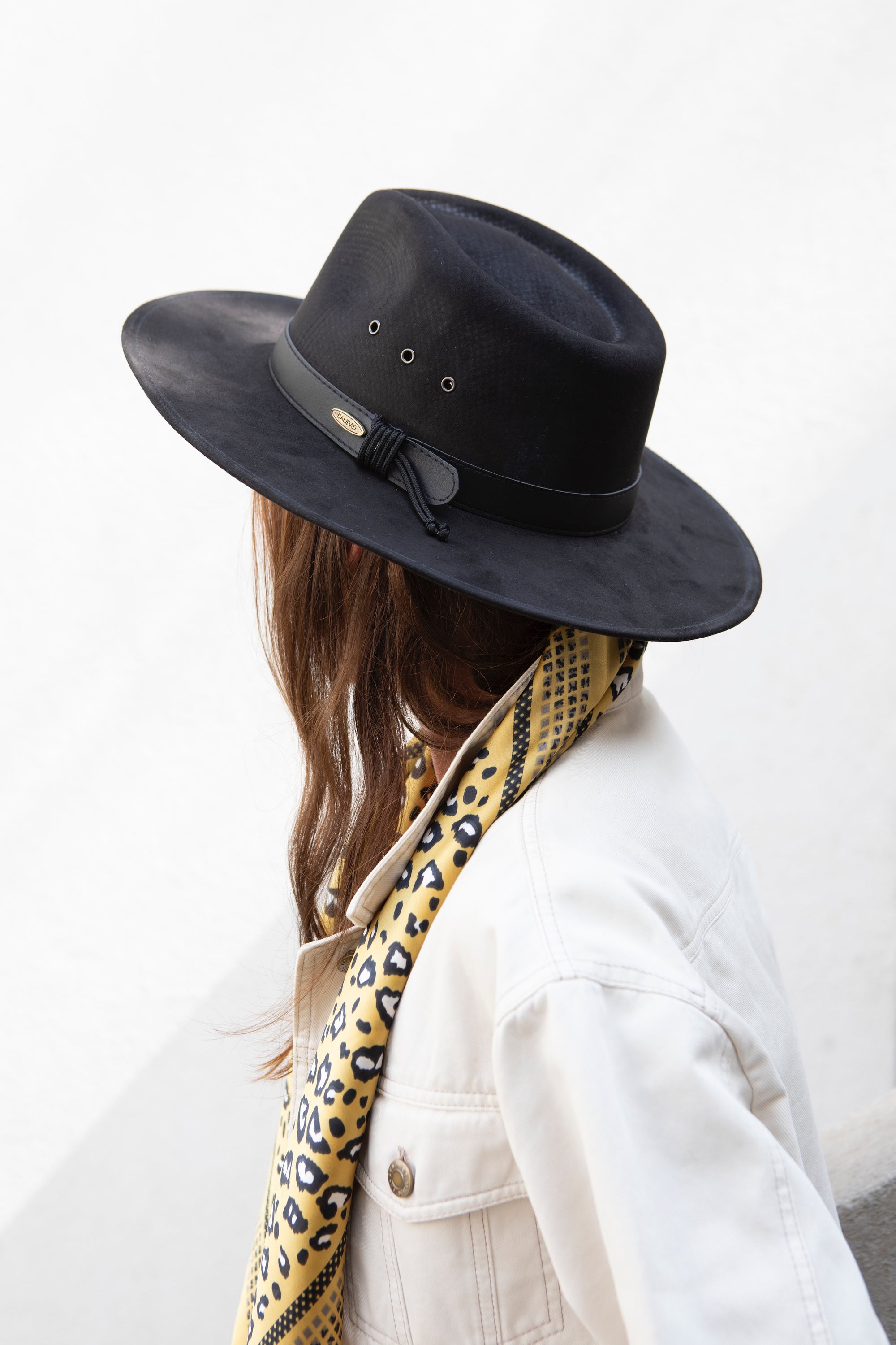 Sombrero de cuero color Negro