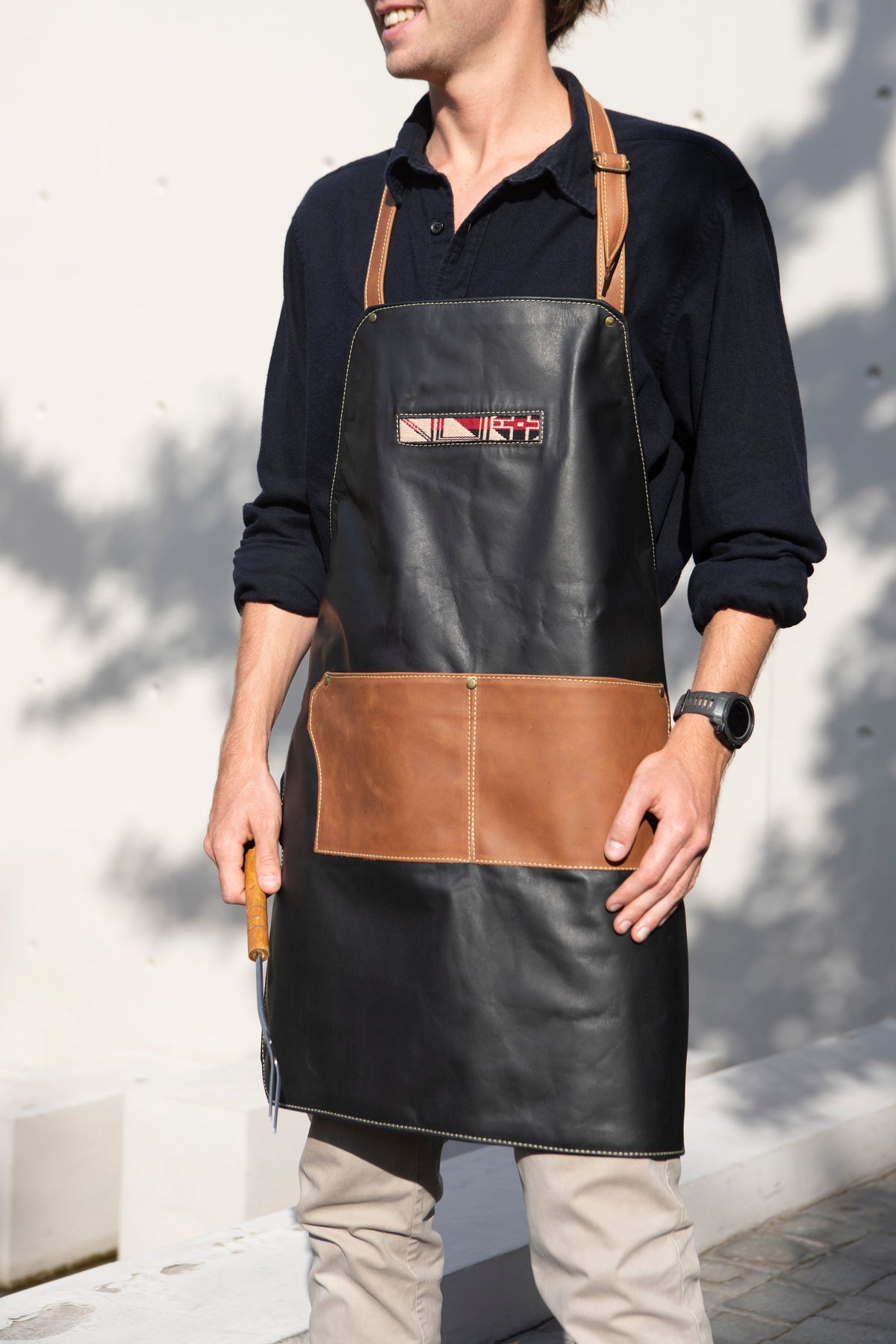 Delantal de cuero Negro con Café