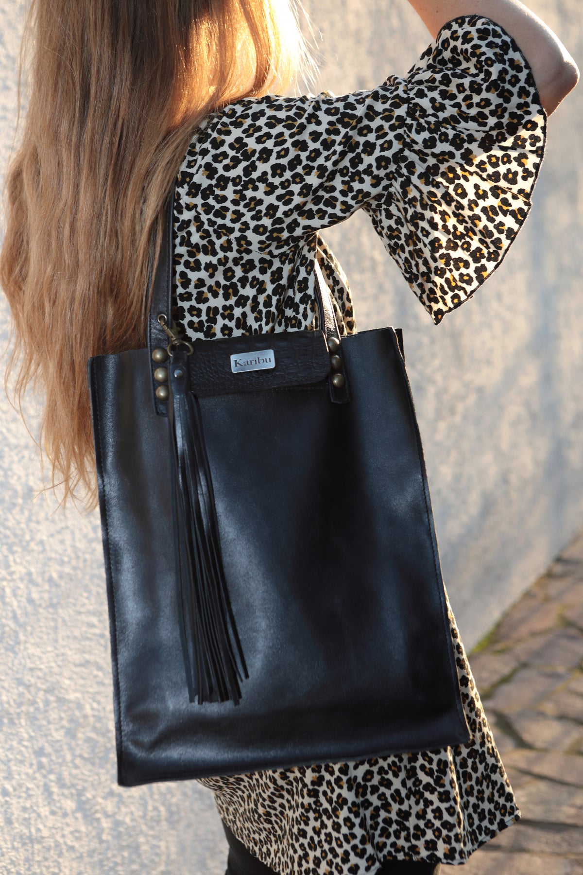 Cartera Juanita Negra tapa diseño de cuero Karibu