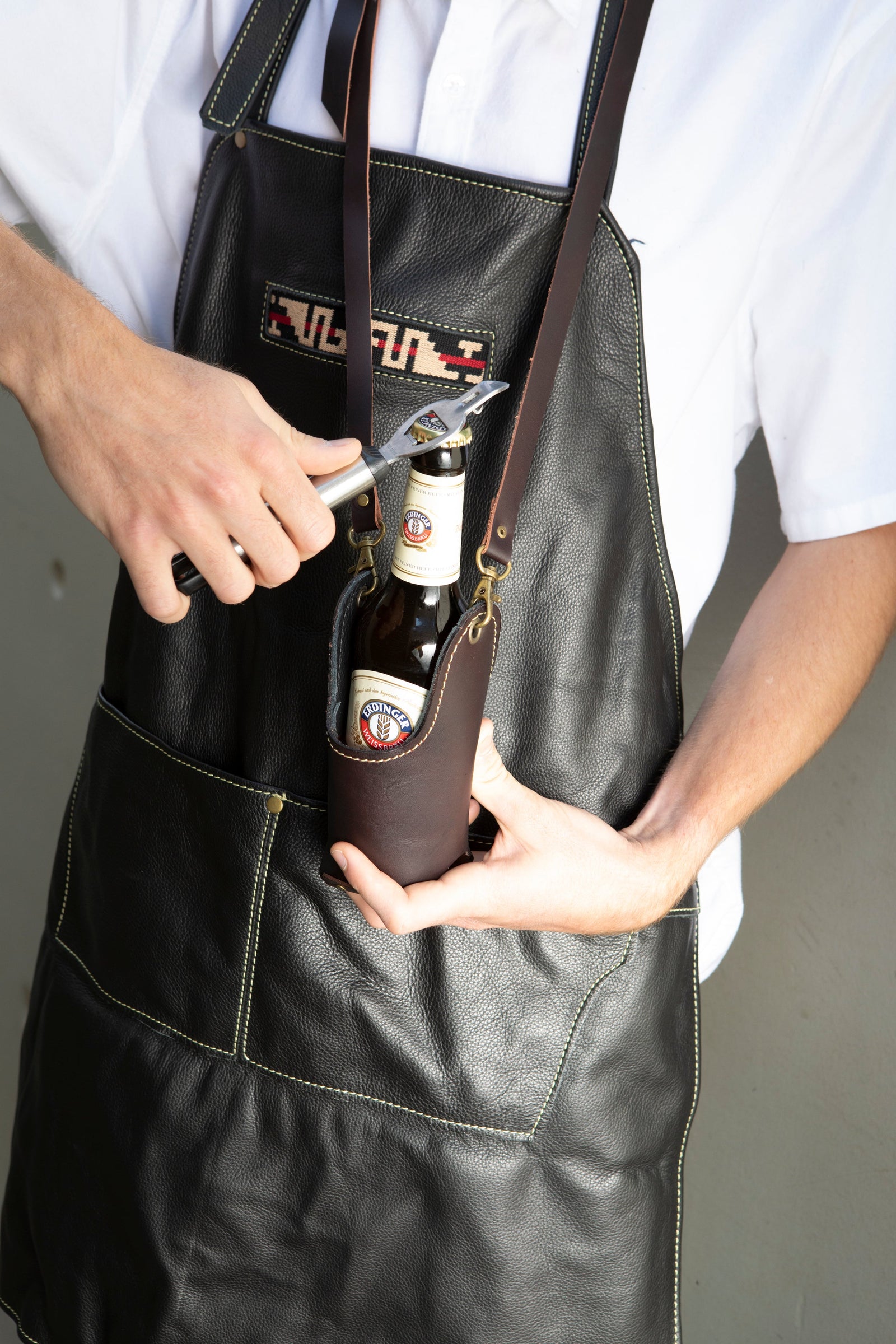 Pack Delantal de cuero Negro más Porta Vaso o Cerveza