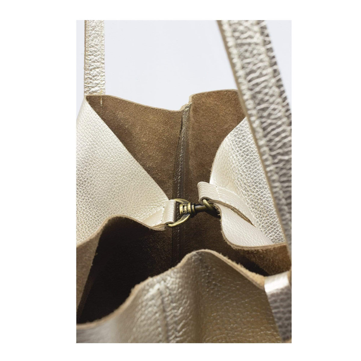 Cartera Paula Dorada poro