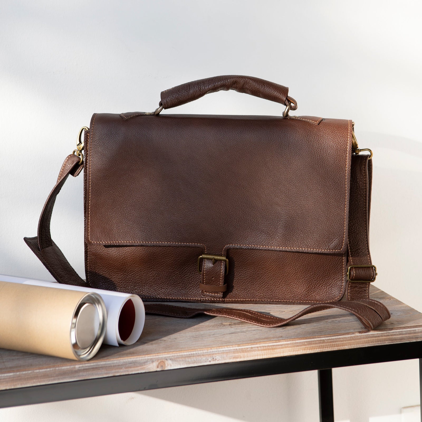 Maletín con una hebilla Café